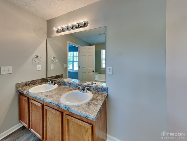 Building Photo - 30 Belmont Park Dr