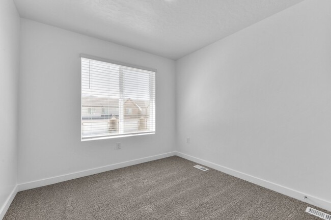 Building Photo - 1523 E 720 N