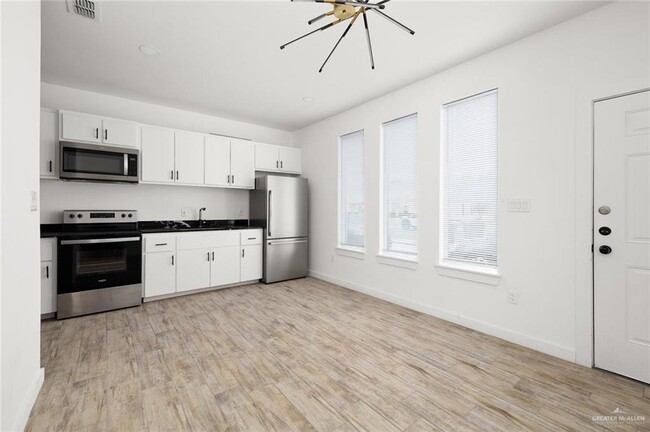 Building Photo - 13 W Harrison Ave