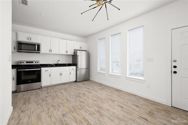 Building Photo - 9 W Harrison Ave