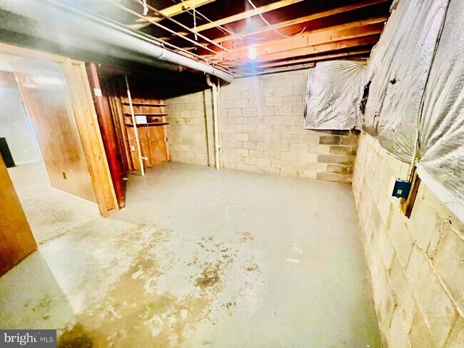 Building Photo - 4704 S Park Ct