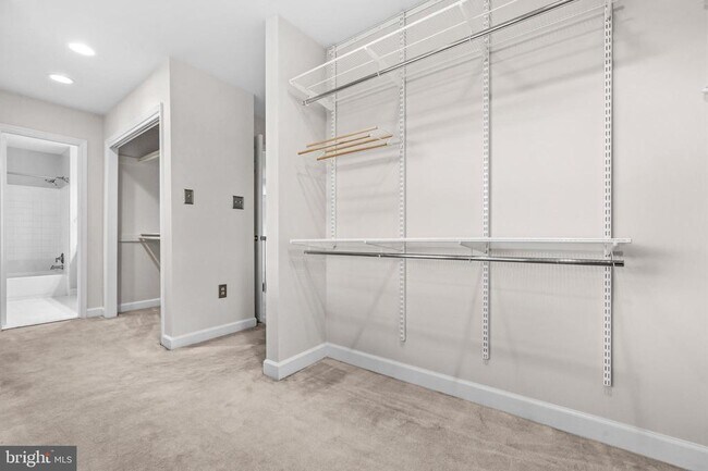 Building Photo - 7520 Royal Dominion Dr