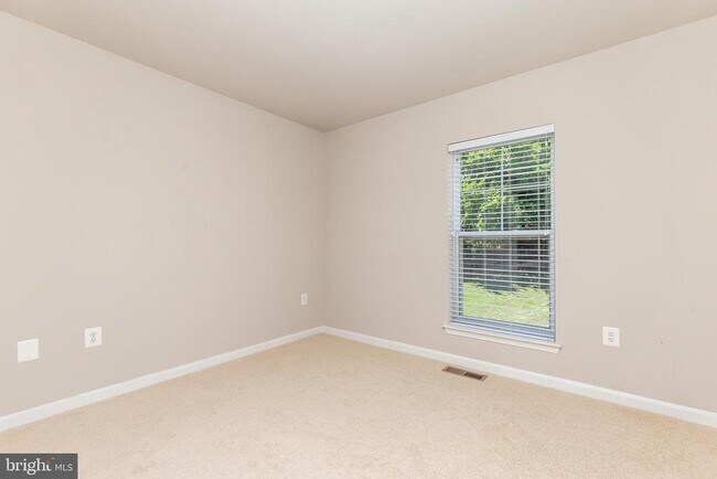 Building Photo - 427 Woodcrest Dr SE