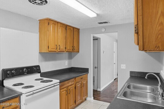 Building Photo - 5829 Ensenada Rd