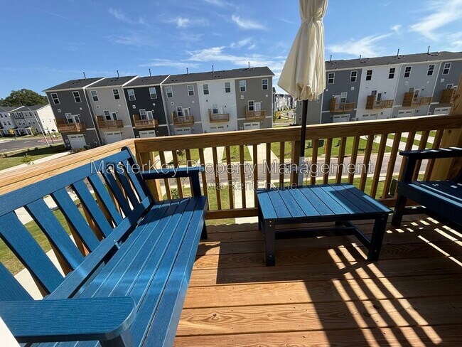 Building Photo - 329 Deercroft Dr