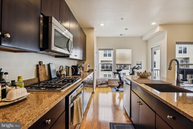 Building Photo - 3028 Rittenhouse Cir