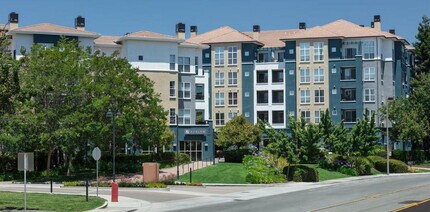 Building Photo - 1257 Lakeside Dr