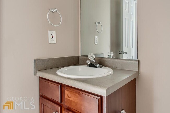 Building Photo - 145 Cotton Dr