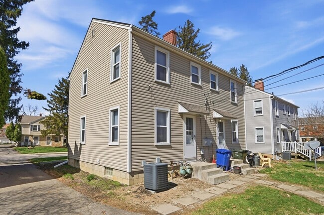 Building Photo - 1654 Ashland Ave