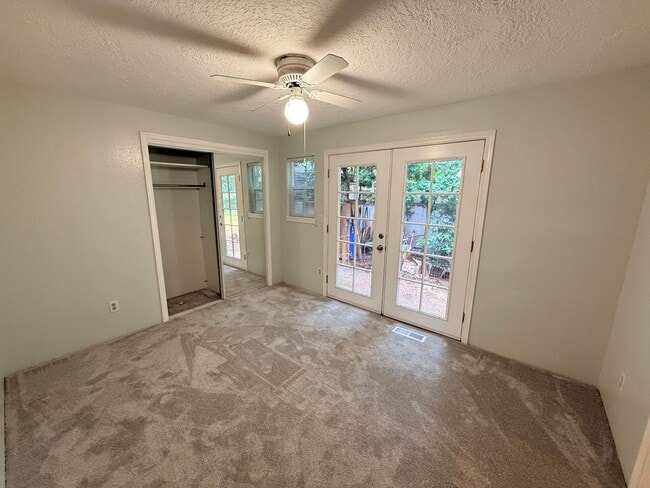 Building Photo - Newly renovated 1892sqft 4-bedroom, 3-bath home in Portland,