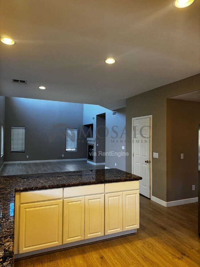 Building Photo - 3356 E Mayberry Ave