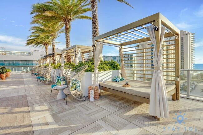 Building Photo - 4010 S Ocean Dr