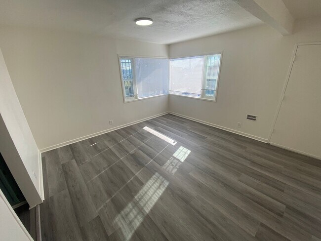 Building Photo - Brand New Spacious Oakland Hills home