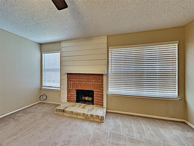 Building Photo - 777 Custer Rd