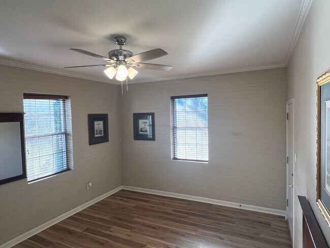 Building Photo - Bendel Gardens Apartment