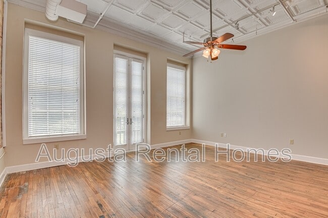 Building Photo - 1106 Broad St