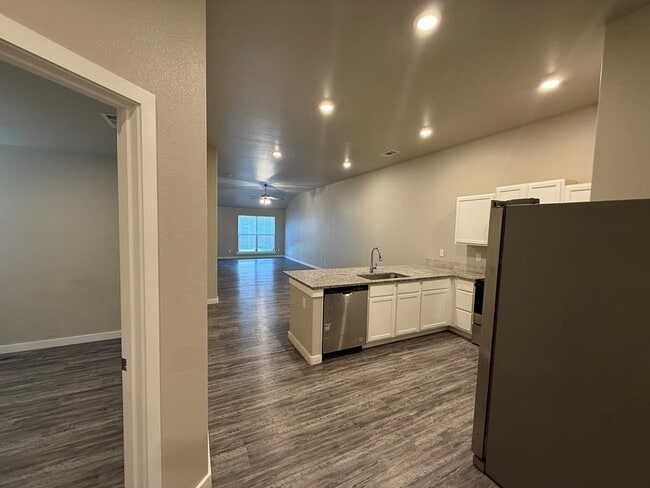 Building Photo - 65 Maverick Dr