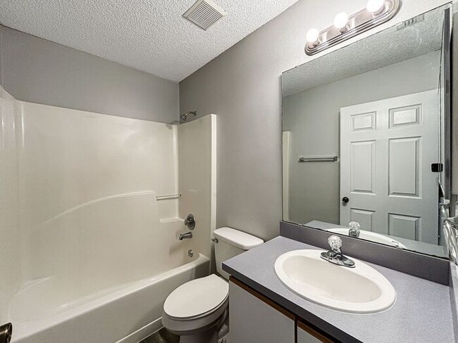 Building Photo - Beautiful 3-Bedroom Home: A Perfect Blend ...