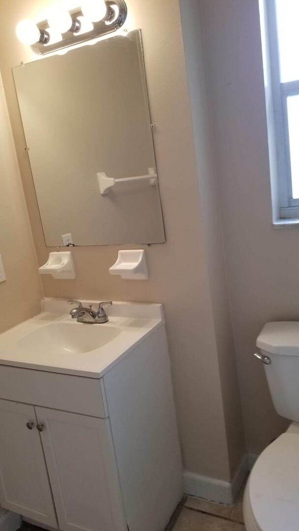 Building Photo - 3 Bed 1 Bath Home | Pet Friendly | Washer ...