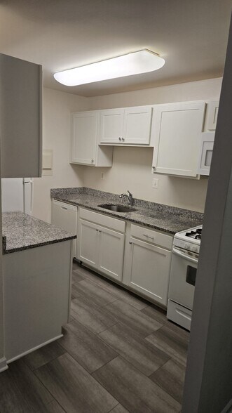 Building Photo - 7505 Riverdale Rd