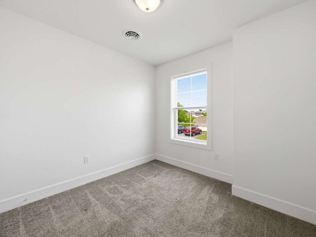Building Photo - 8780 Hillside Way