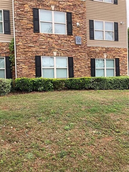 Building Photo - Room in Apartment on Fairington Club Dr