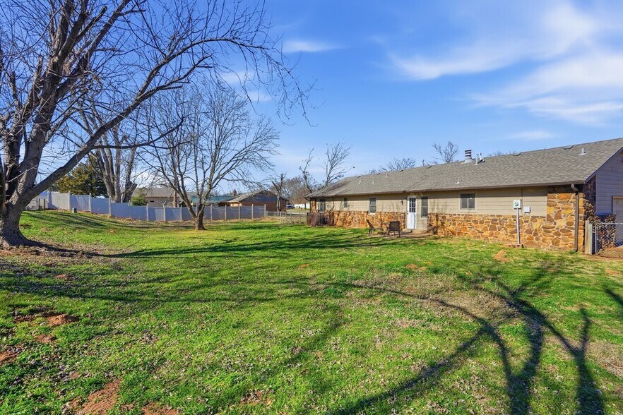 Spacious, fenced backyard - 14548 W 19th St S