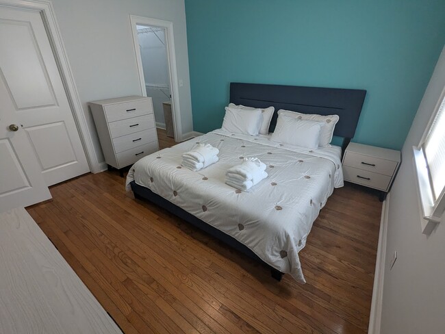 Building Photo - 305 E Henry St