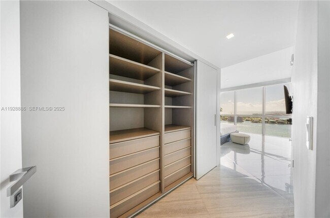 Building Photo - 450 Alton Ct