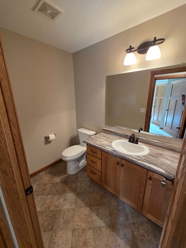 Building Photo - 38231 Ewing Ct