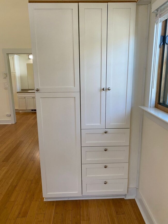 Building Photo - Studio townhouse with attached garage close to Downtown SLO