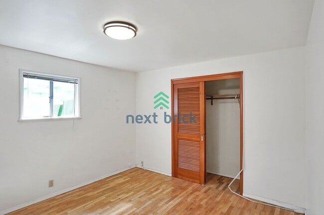 Building Photo - Charming 4 BEDS & 1.5 BATH SINGLE FAMILY H...