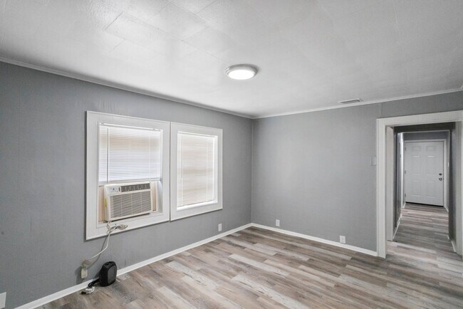 Building Photo - 3/2 NEWLY  ****MOVE IN READY**** Apply Tod...