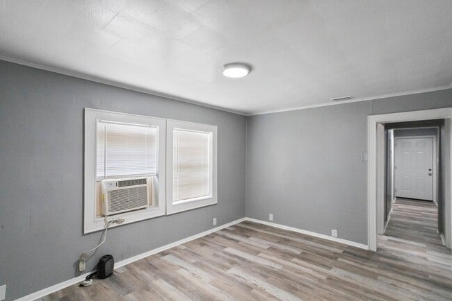 Building Photo - 3/2 NEWLY  ****MOVE IN READY**** Apply Today for just $75****$1850 per month ** Move in by Decemb...