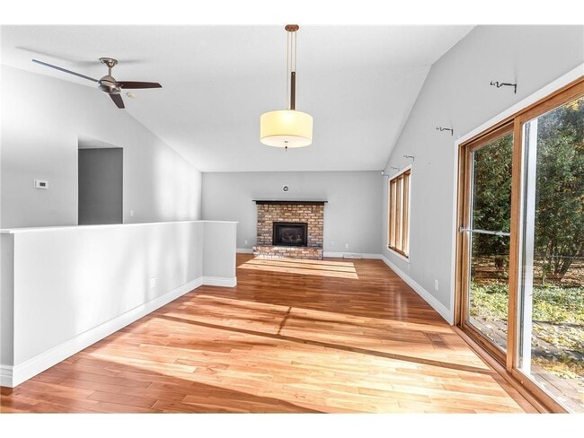 Building Photo - 16405 13th Ave N