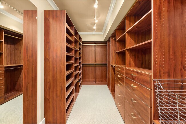 Building Photo - Luxury Penthouse with 600+ Sqft Terrace & ...