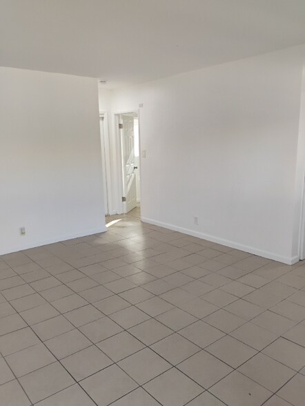 Building Photo - 14129 Vanowen St