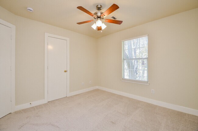 Building Photo - 3935 Federal Ln