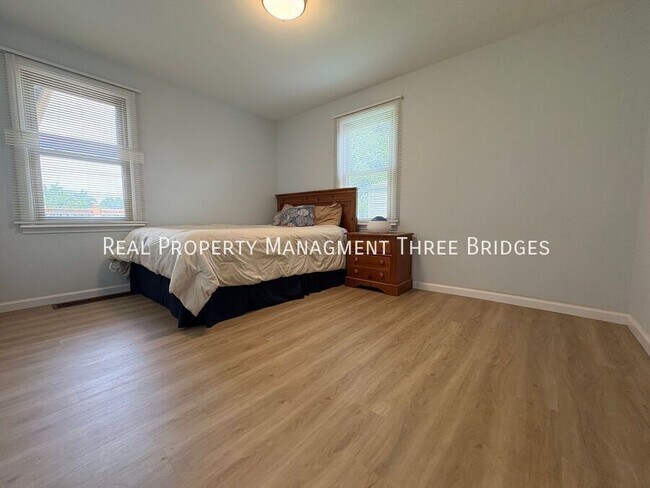 Building Photo - 10335 Lackland Rd