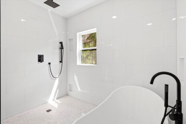 Building Photo - "Spacious 4-Bed Oasis with Guest Suite on Johns Island - Your Dream Home Awaits!"