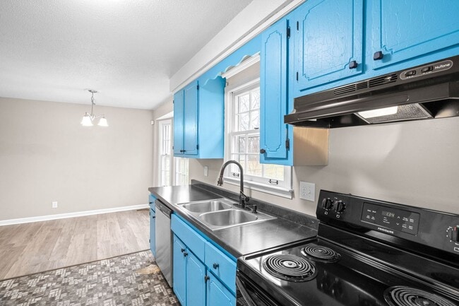 Building Photo - 111 E St