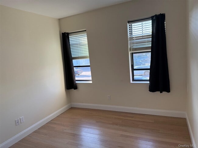 Building Photo - 610 Jericho Tpke