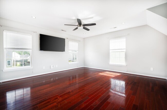 Building Photo - Spacious Living Meets Southern Comfort!