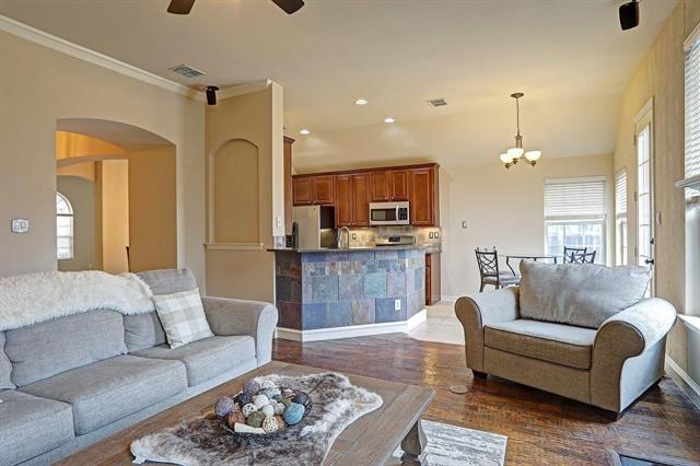 Building Photo - 2440 Deerwood Dr