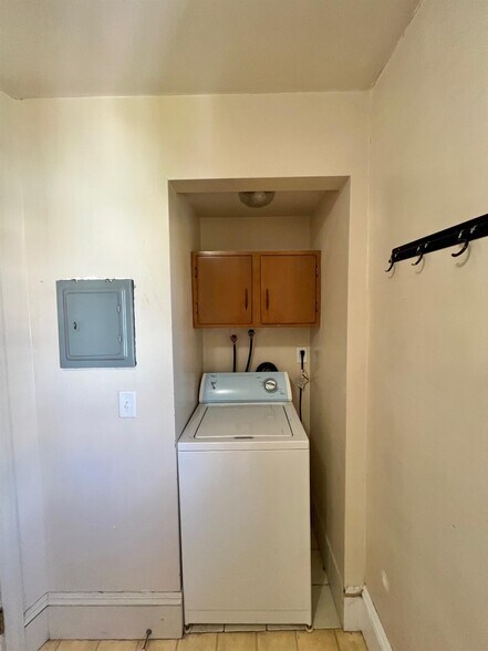 Building Photo - 16 Alexander Ave