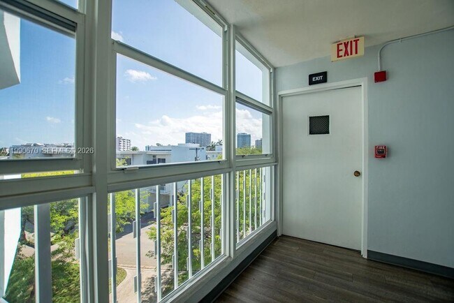 Building Photo - 1990 Marseille Dr