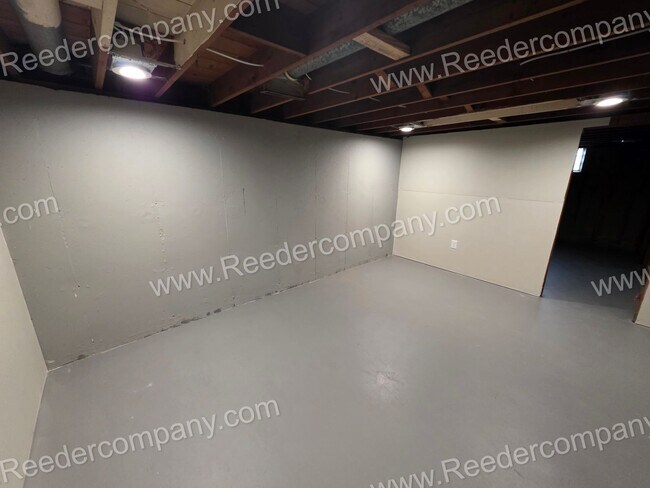 Building Photo - Updated 3 bedroom 1 bathroom House