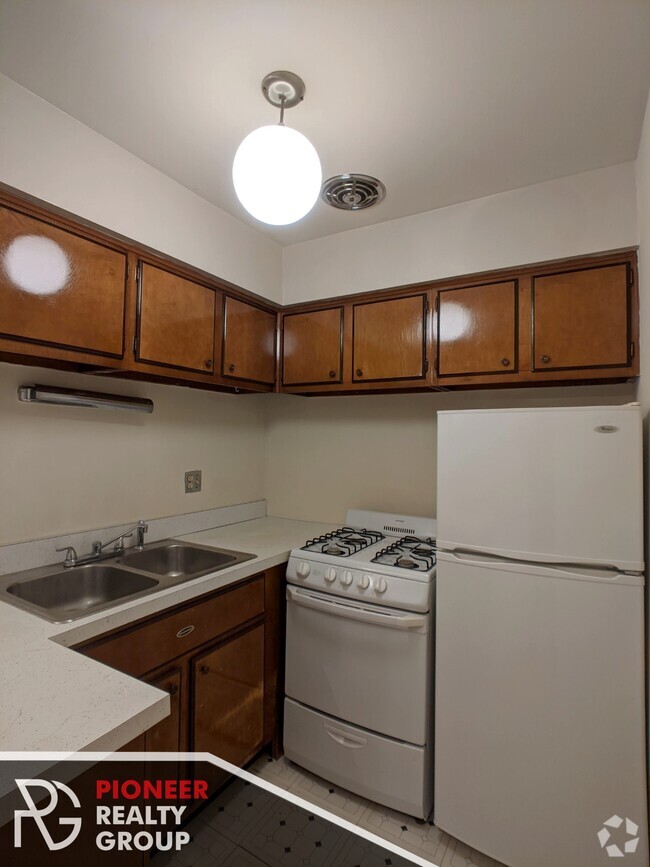 Building Photo - 671 W Wrightwood Ave