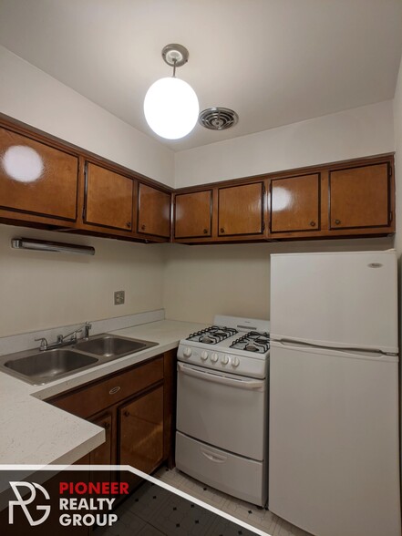 Primary Photo - 671 W Wrightwood Ave