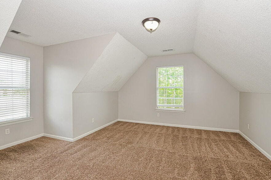 Building Photo - 4313 Genevieve Dr